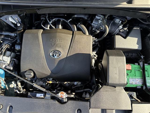 used 2018 Toyota Highlander car, priced at $21,997