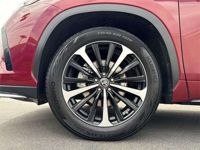 used 2021 Toyota Highlander car, priced at $36,995