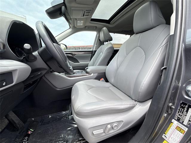 used 2021 Toyota Highlander car, priced at $32,595
