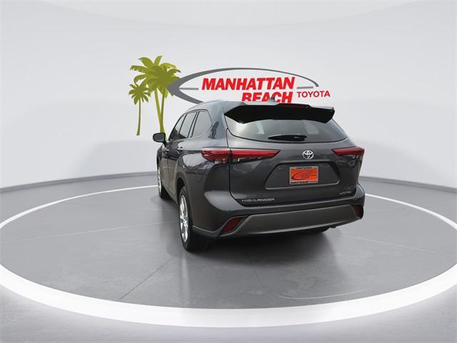 used 2021 Toyota Highlander car, priced at $32,595