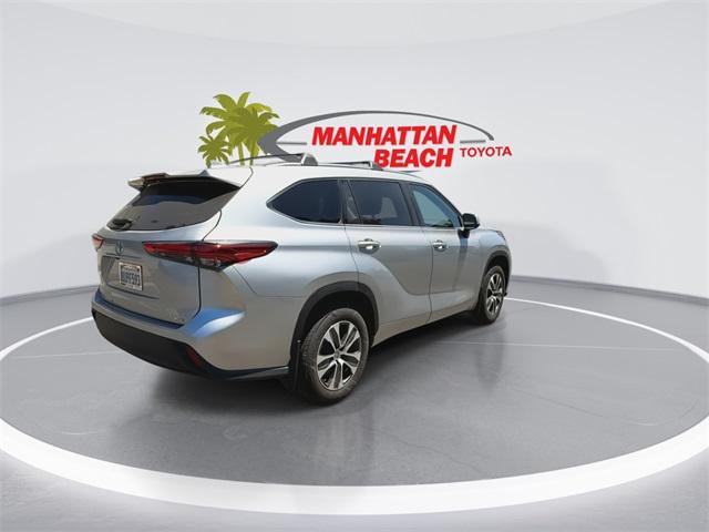used 2021 Toyota Highlander car, priced at $31,495