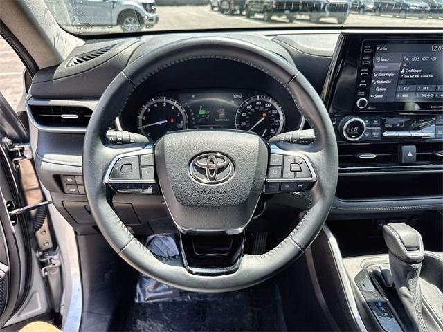 used 2021 Toyota Highlander car, priced at $31,495
