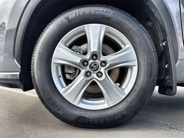 used 2024 Toyota Highlander car, priced at $40,987