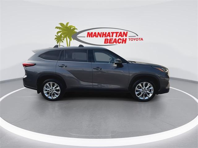 used 2022 Toyota Highlander car, priced at $36,932