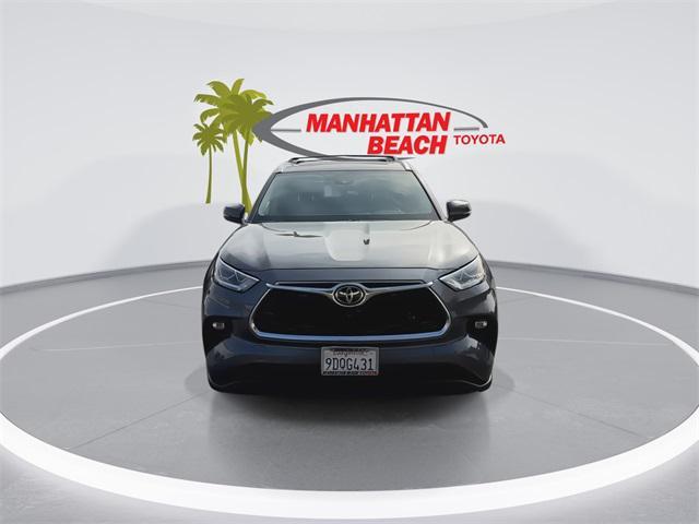 used 2022 Toyota Highlander car, priced at $36,932