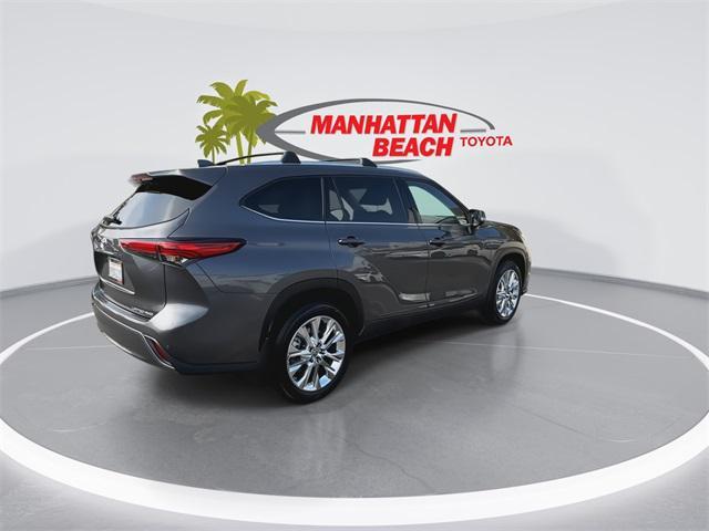 used 2022 Toyota Highlander car, priced at $36,932