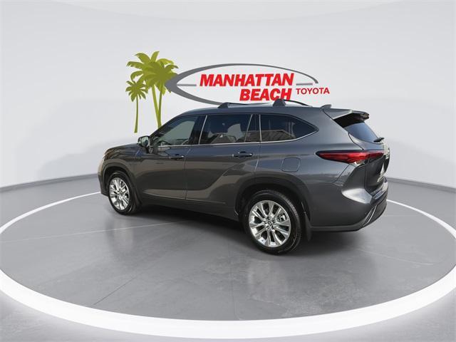 used 2022 Toyota Highlander car, priced at $36,932