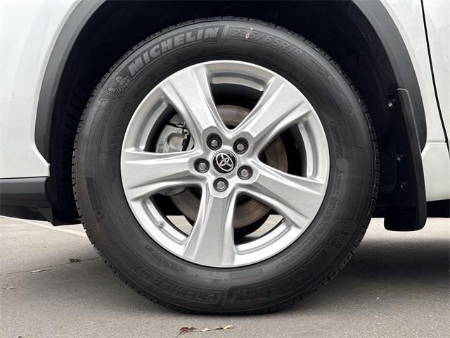 used 2024 Toyota Highlander car, priced at $41,995