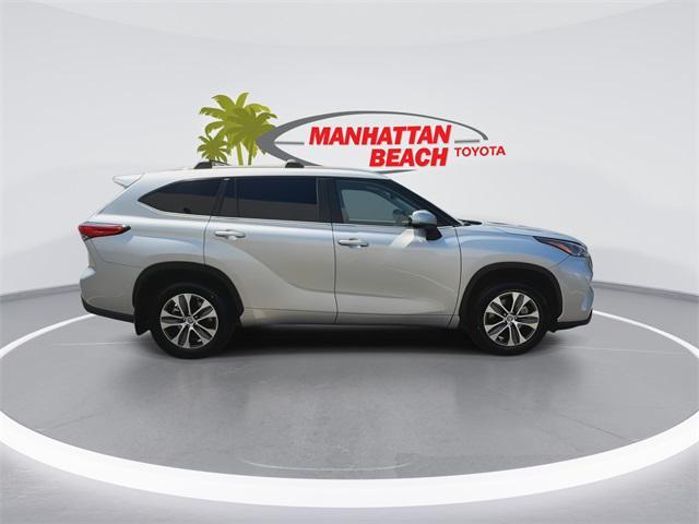 used 2023 Toyota Highlander car, priced at $38,749