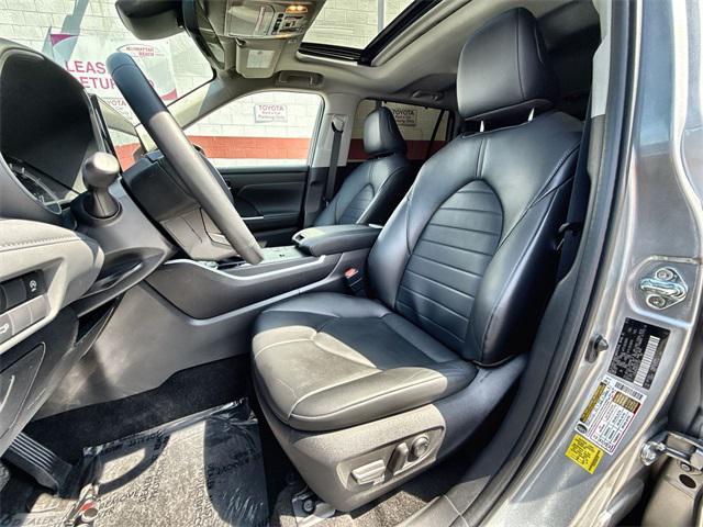 used 2023 Toyota Highlander car, priced at $38,749