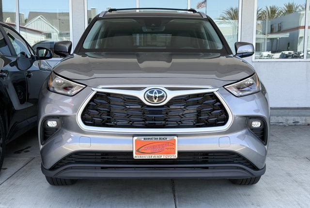 new 2025 Toyota Highlander Hybrid car, priced at $50,237