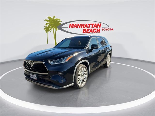 used 2021 Toyota Highlander Hybrid car, priced at $32,868
