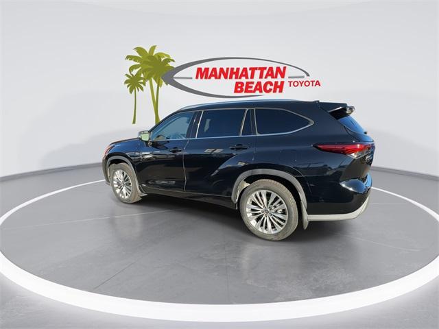 used 2021 Toyota Highlander Hybrid car, priced at $32,868