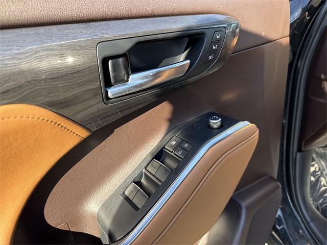 used 2021 Toyota Highlander Hybrid car, priced at $32,868