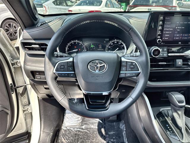used 2021 Toyota Highlander car, priced at $34,487