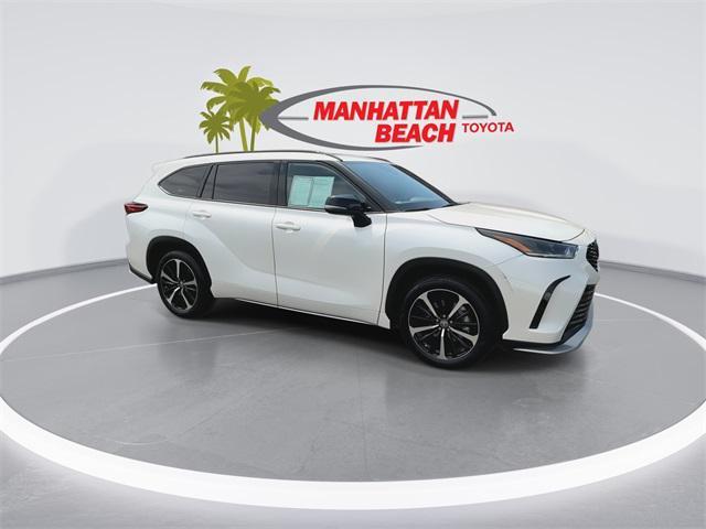 used 2021 Toyota Highlander car, priced at $34,487