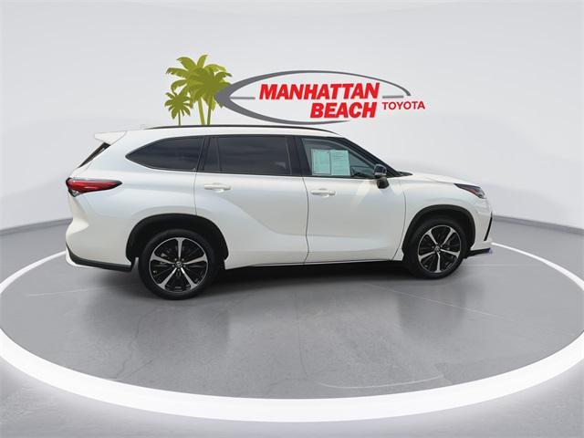 used 2021 Toyota Highlander car, priced at $34,487