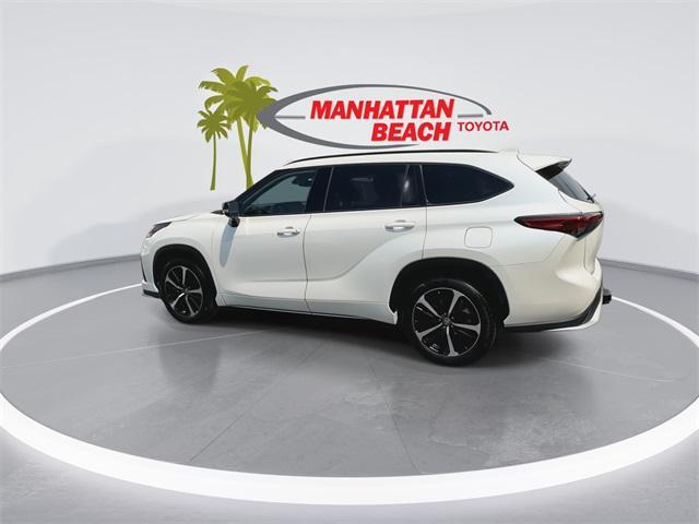 used 2021 Toyota Highlander car, priced at $34,487