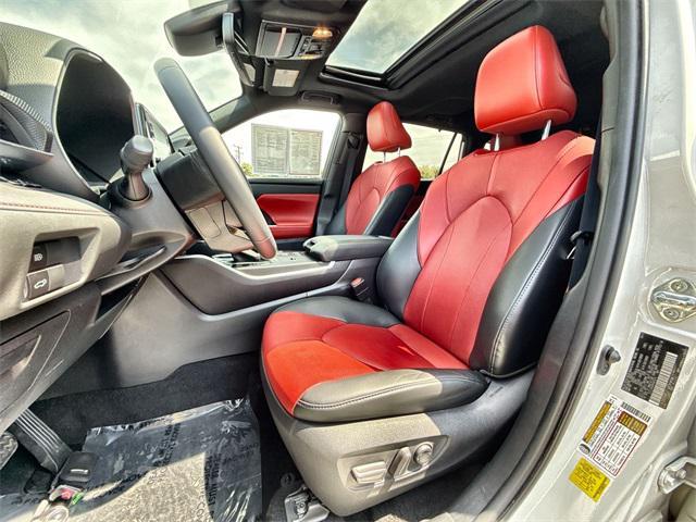 used 2021 Toyota Highlander car, priced at $34,487