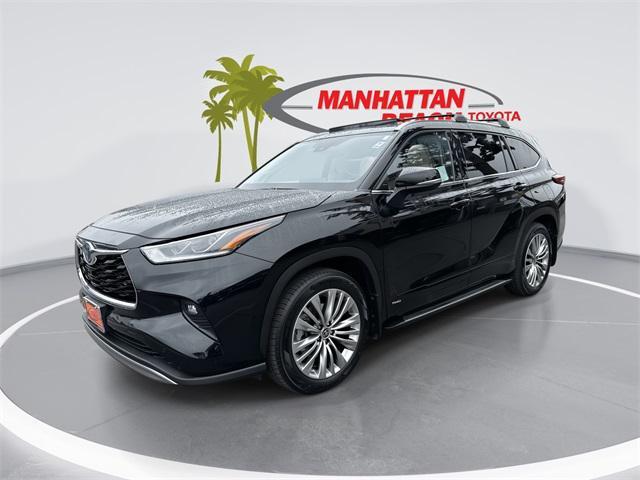 used 2022 Toyota Highlander Hybrid car, priced at $46,995