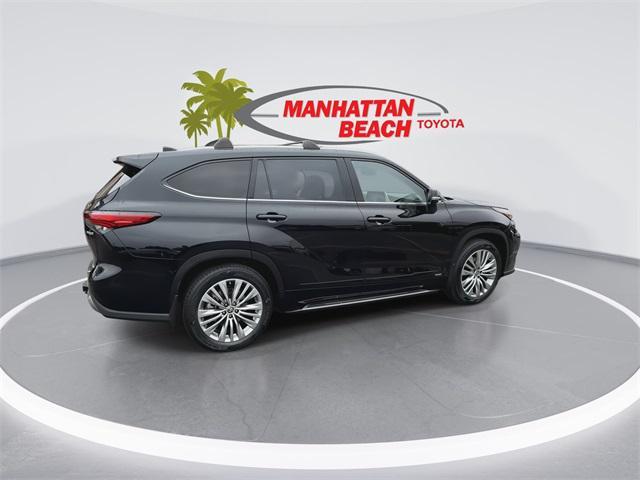 used 2022 Toyota Highlander Hybrid car, priced at $46,995