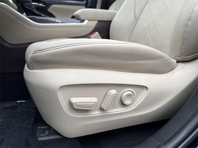 used 2022 Toyota Highlander Hybrid car, priced at $46,995