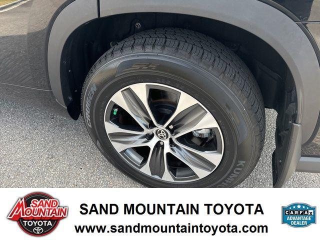 used 2022 Toyota Highlander car, priced at $37,610