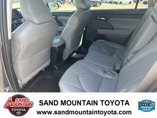 used 2021 Toyota Highlander car, priced at $33,938