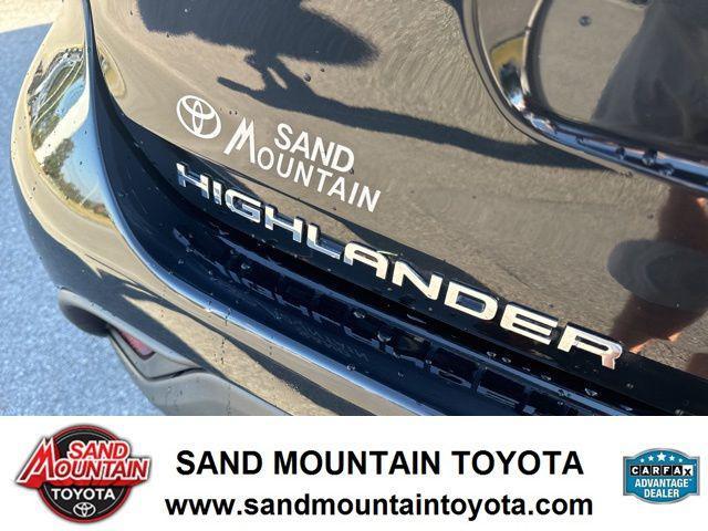 used 2022 Toyota Highlander car, priced at $37,269