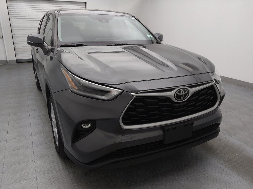 used 2021 Toyota Highlander car, priced at $27,595