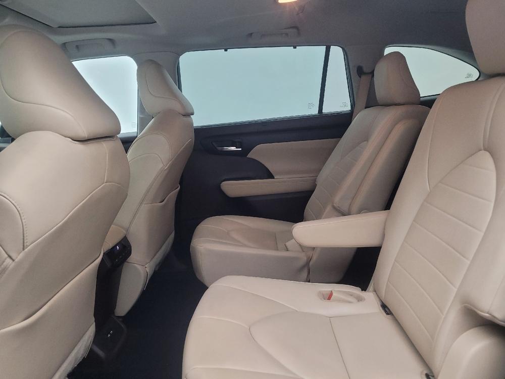 used 2021 Toyota Highlander car, priced at $30,495