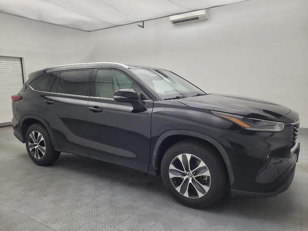 used 2021 Toyota Highlander car, priced at $30,495