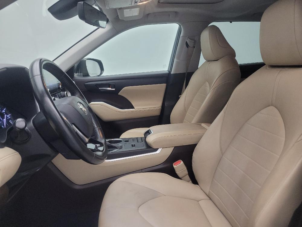 used 2021 Toyota Highlander car, priced at $30,495