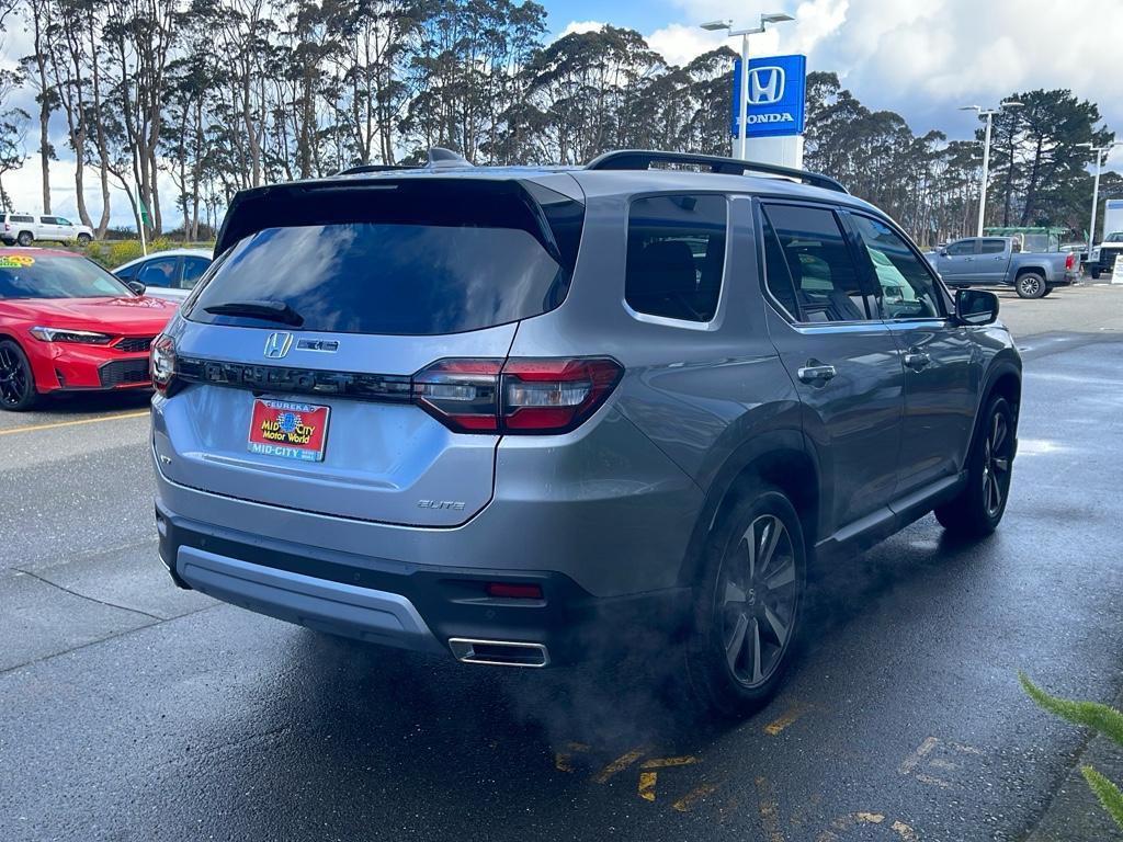 new 2025 Honda Pilot car, priced at $54,530