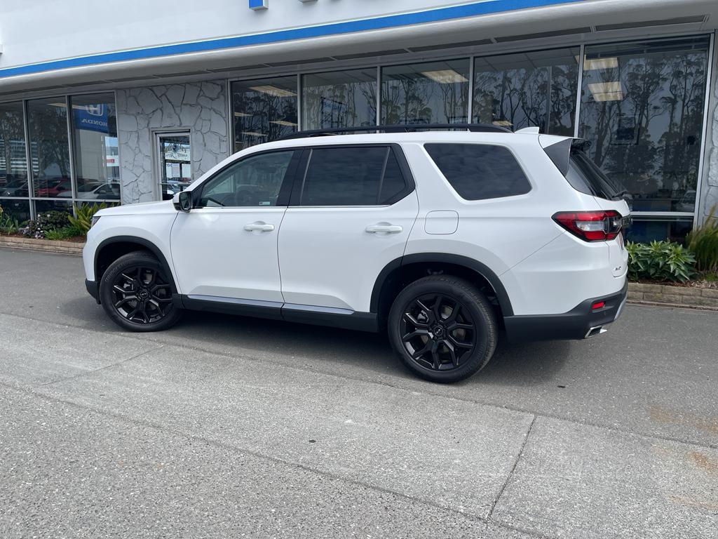 new 2025 Honda Pilot car, priced at $52,405