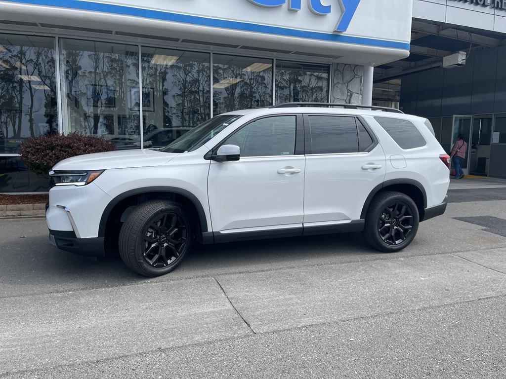 new 2025 Honda Pilot car, priced at $52,405