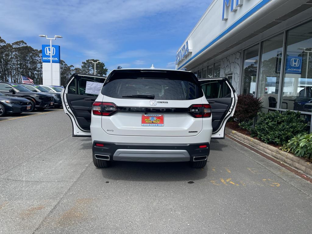 new 2025 Honda Pilot car, priced at $52,405