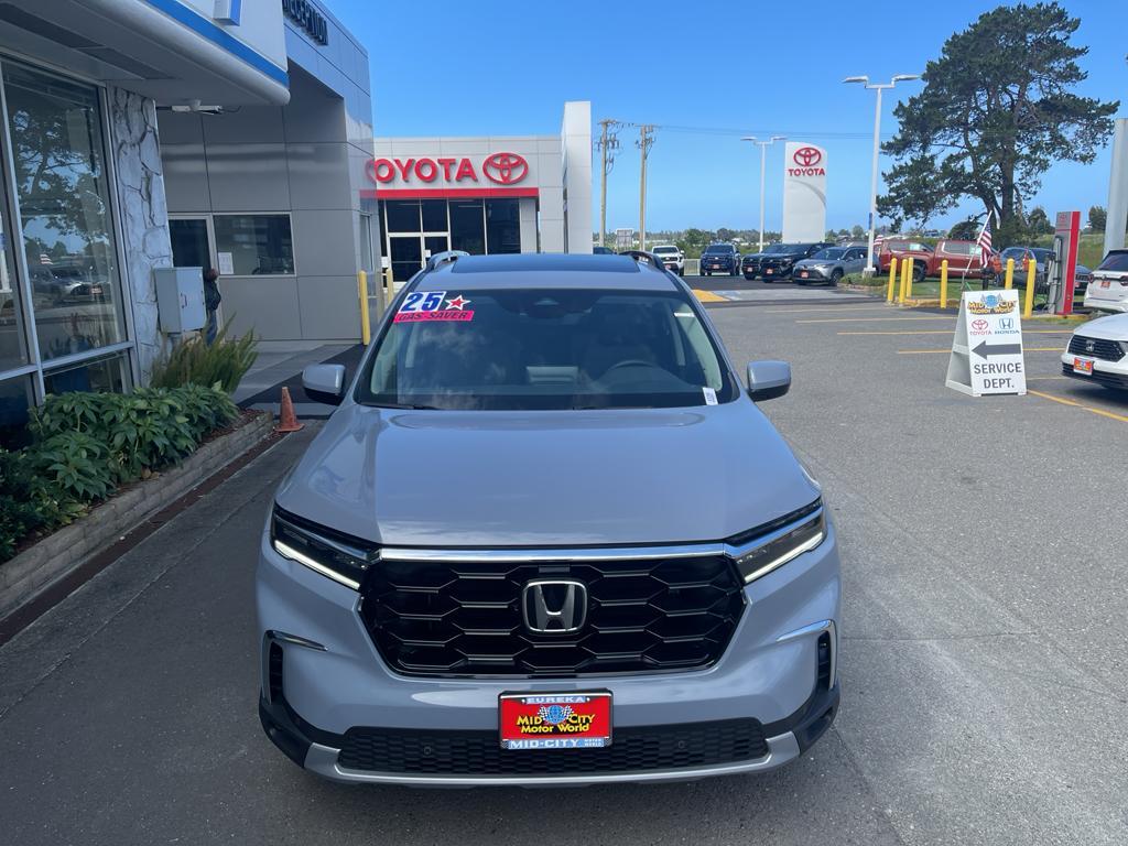 new 2025 Honda Pilot car, priced at $53,650