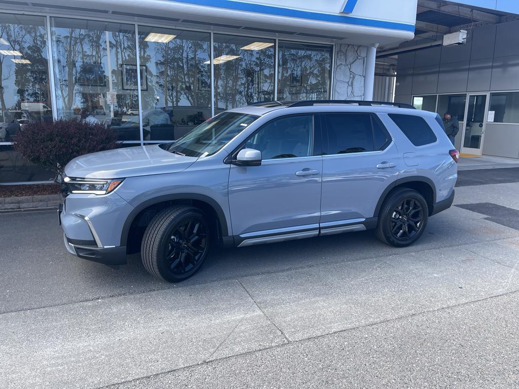 new 2025 Honda Pilot car, priced at $53,650