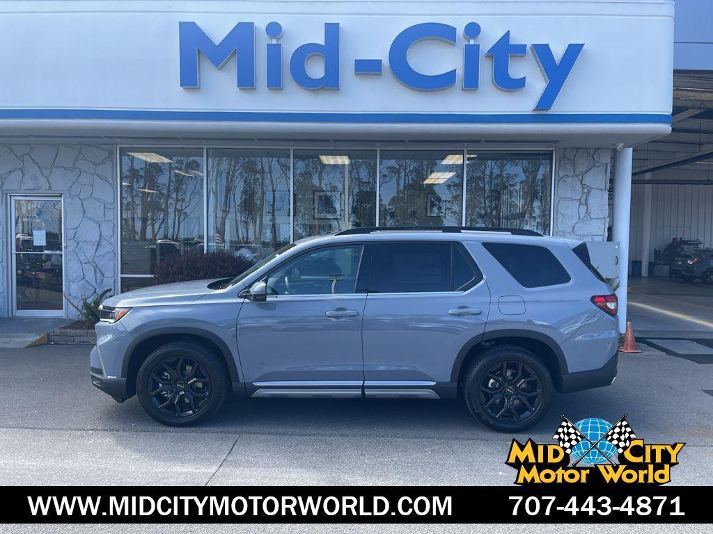 new 2025 Honda Pilot car, priced at $53,650