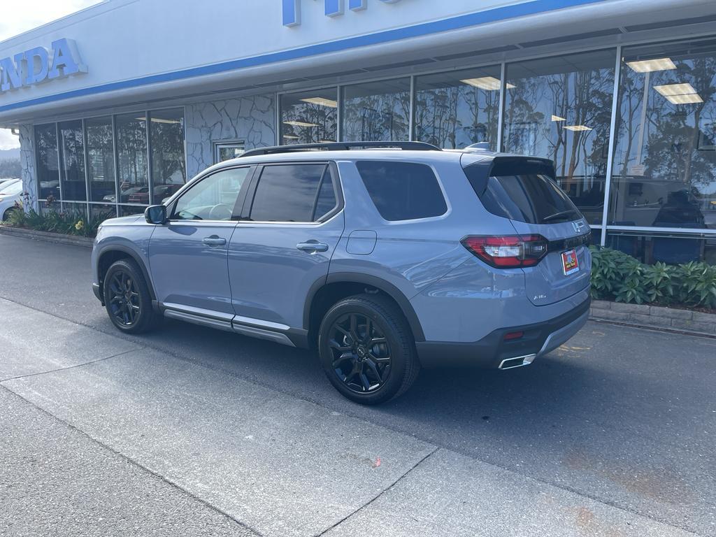 new 2025 Honda Pilot car, priced at $53,650