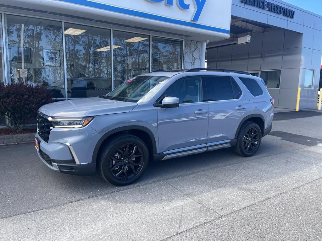 new 2025 Honda Pilot car, priced at $53,650
