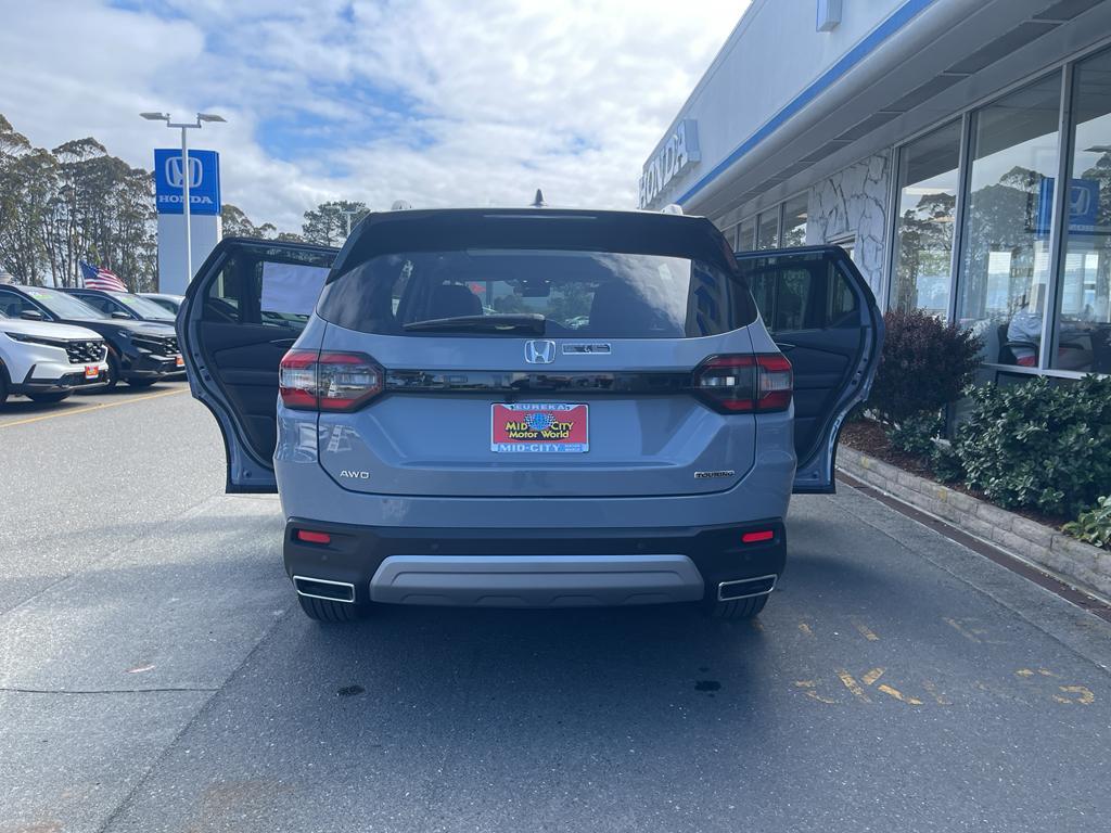 new 2025 Honda Pilot car, priced at $53,650