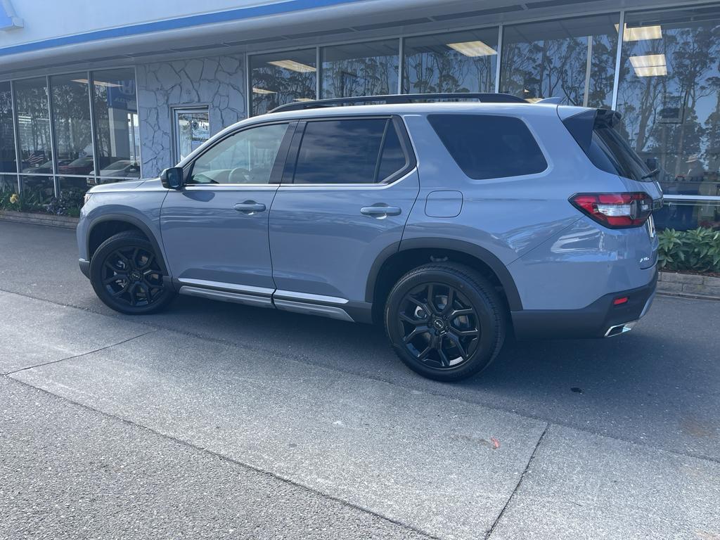 new 2025 Honda Pilot car, priced at $53,650