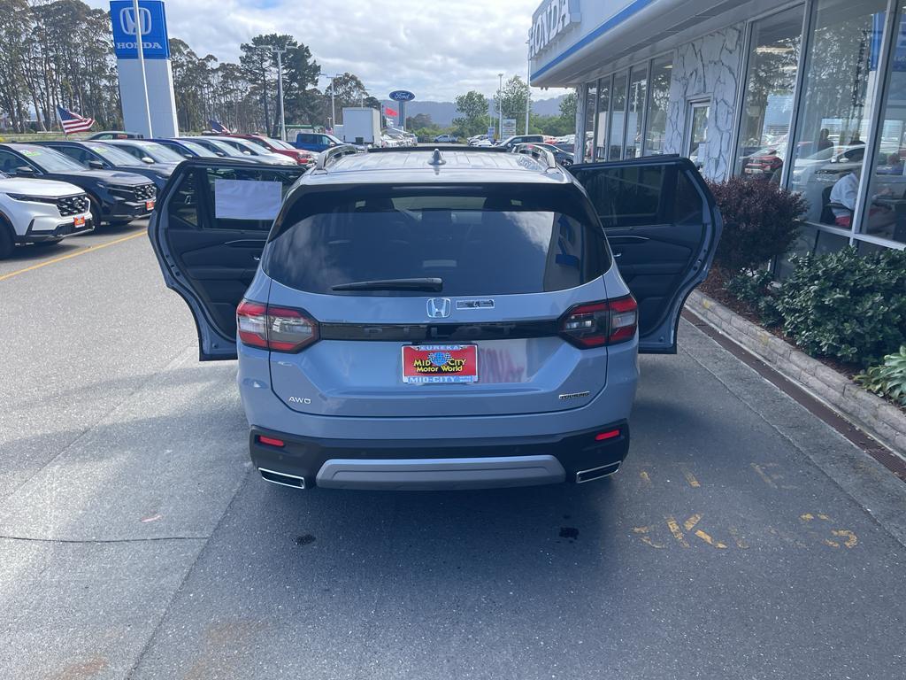 new 2025 Honda Pilot car, priced at $53,650