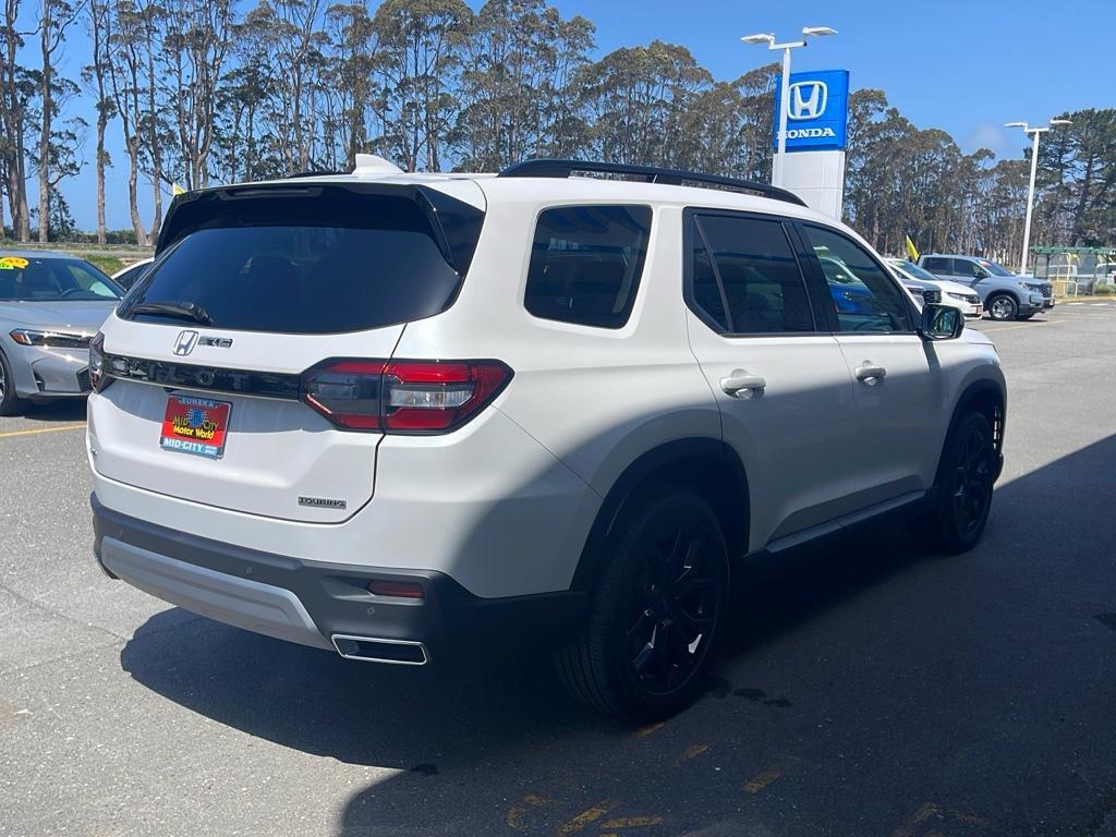new 2025 Honda Pilot car, priced at $53,405