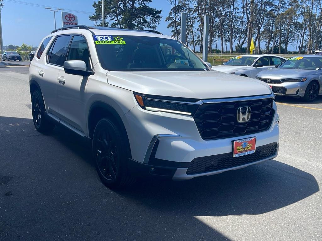 new 2025 Honda Pilot car, priced at $53,405