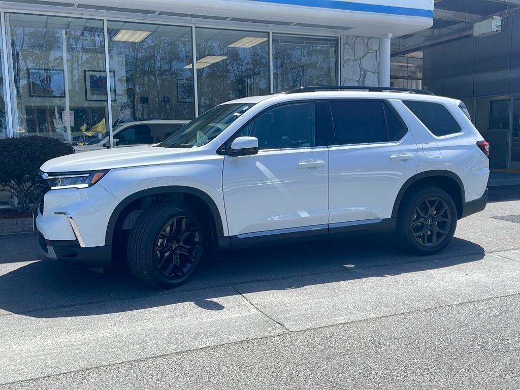 new 2025 Honda Pilot car, priced at $53,405