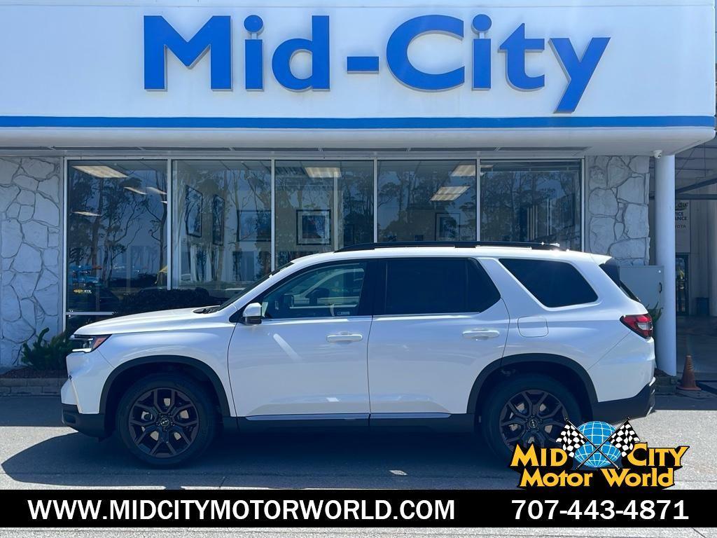 new 2025 Honda Pilot car, priced at $53,405
