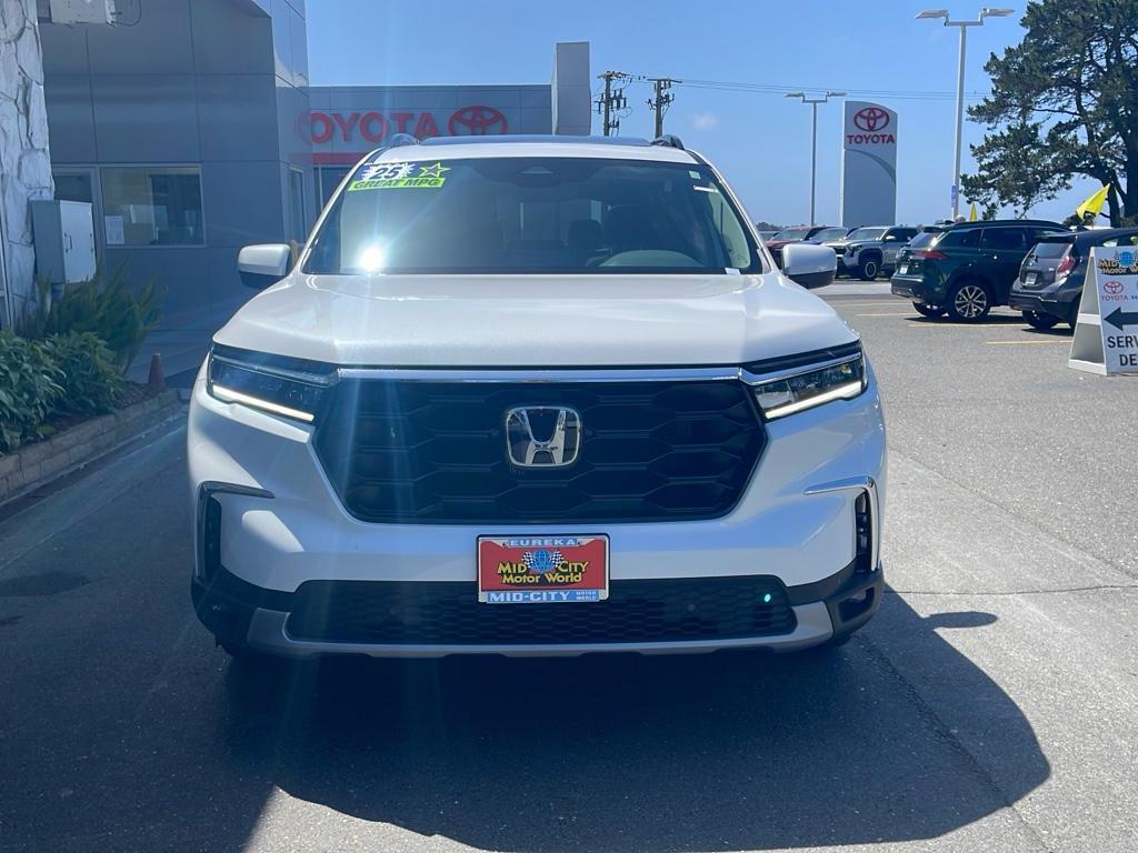 new 2025 Honda Pilot car, priced at $53,405